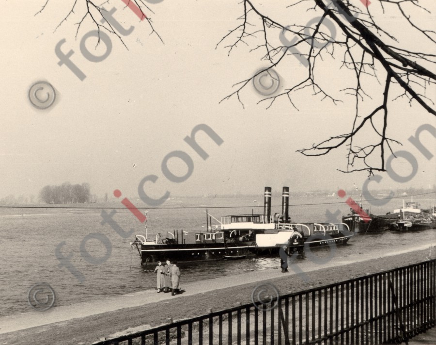 Am Rhein (foticon-duesseldorf-0112.jpg)